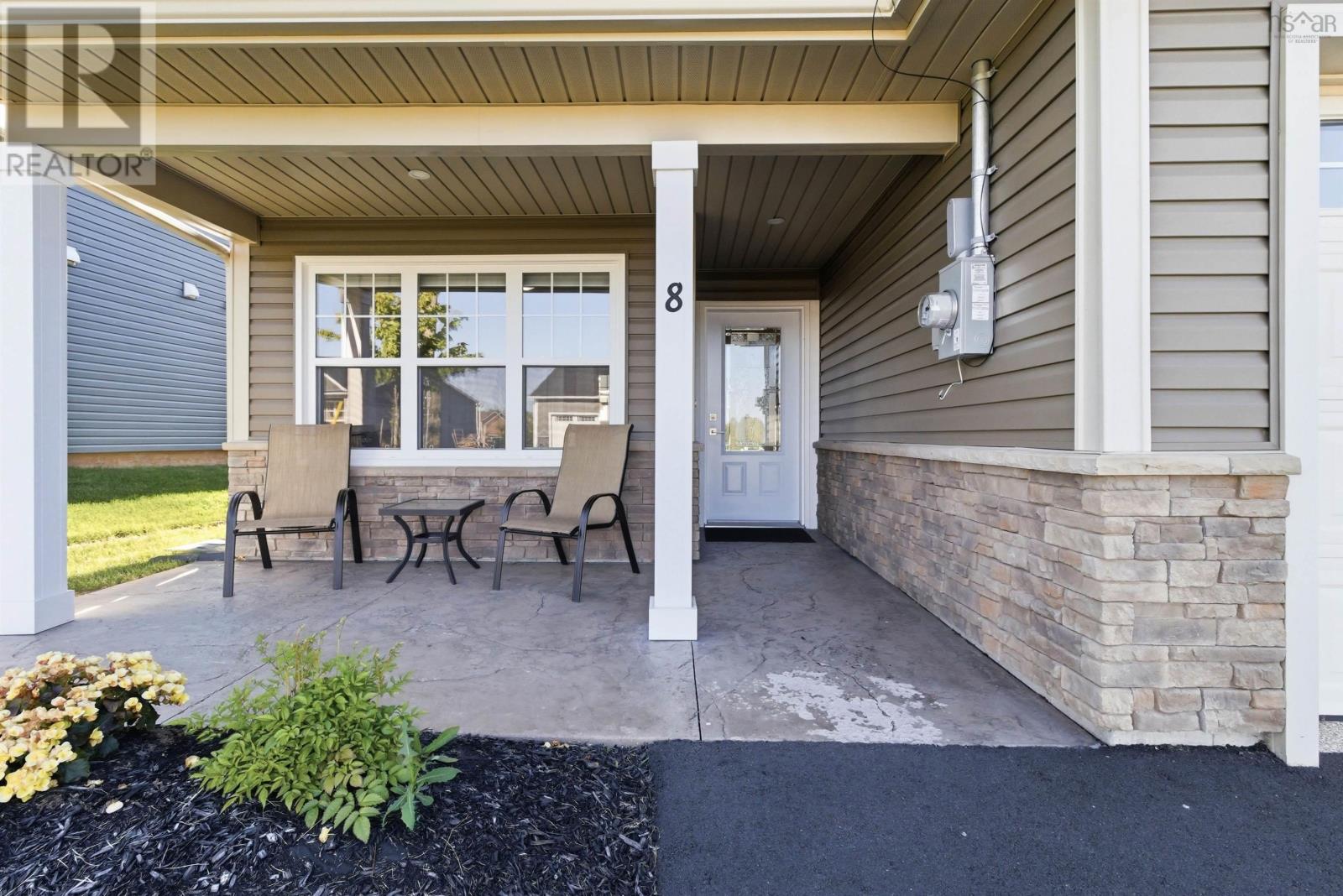 8 Goldenrod Court Property Photo 3