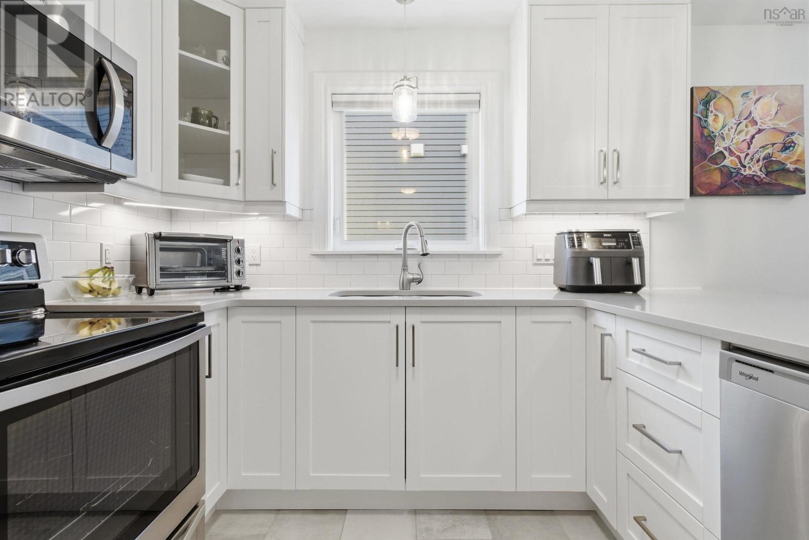 8 Goldenrod Court Property Photo 6