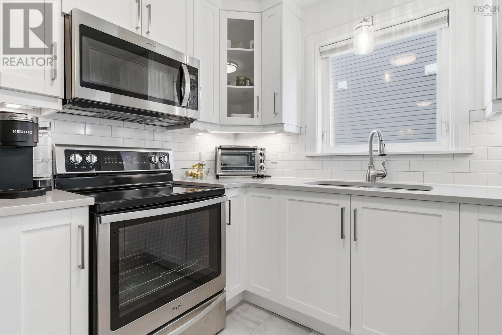 8 Goldenrod Court Property Photo 7