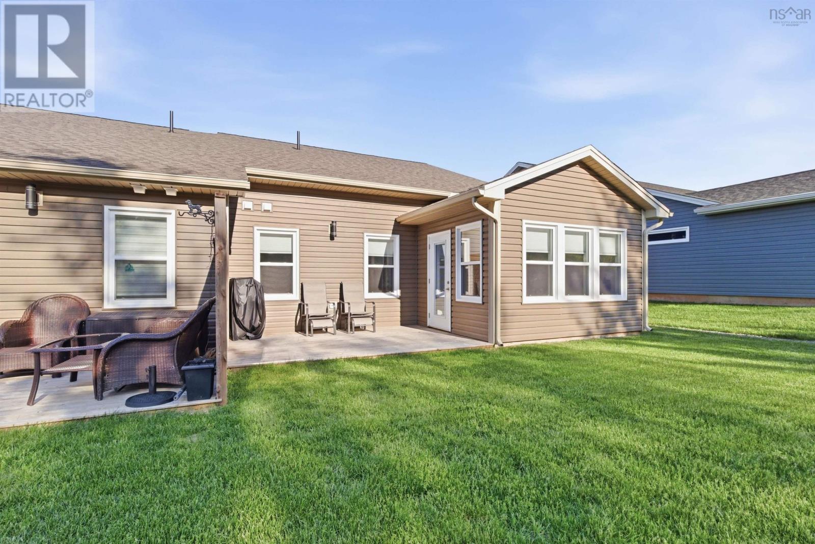8 Goldenrod Court Property Photo 28