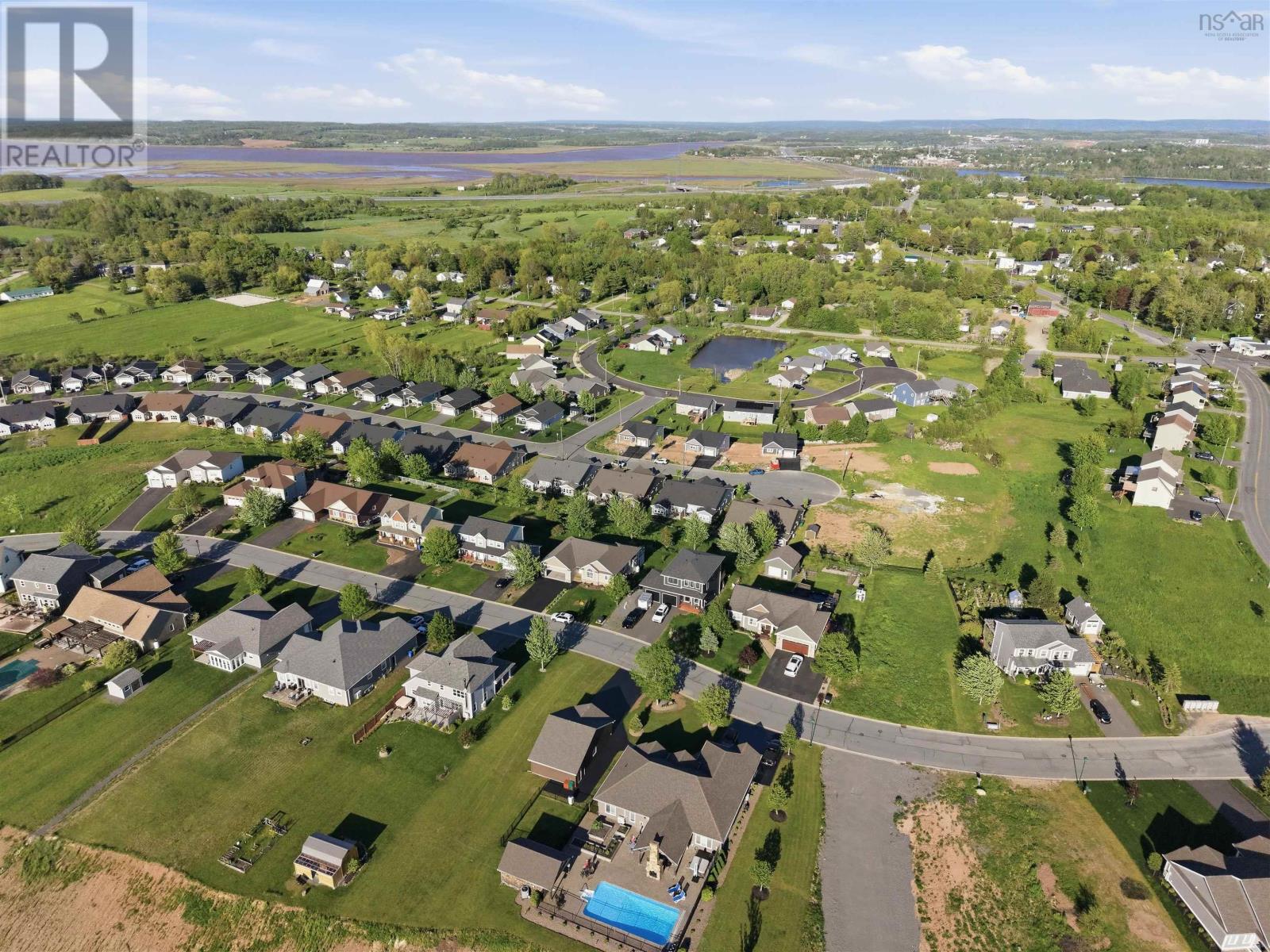 8 Goldenrod Court Property Photo 40