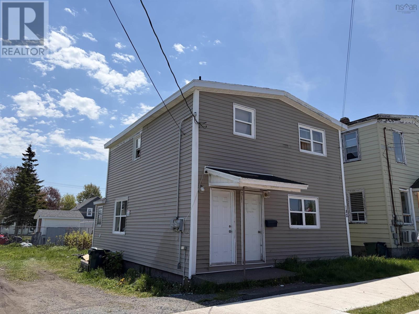 180 Bay Street Property Photo 1