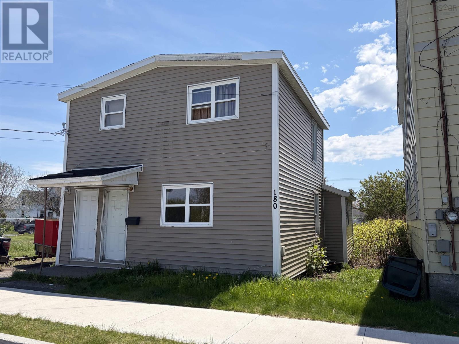 180 Bay Street Property Photo 2