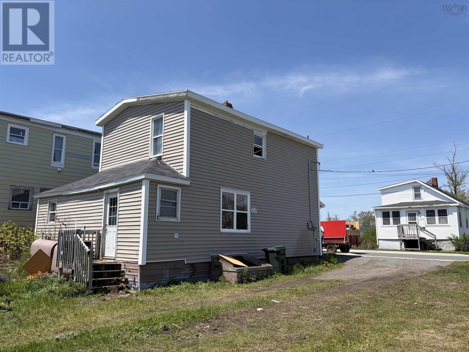 180 Bay Street Property Photo 3