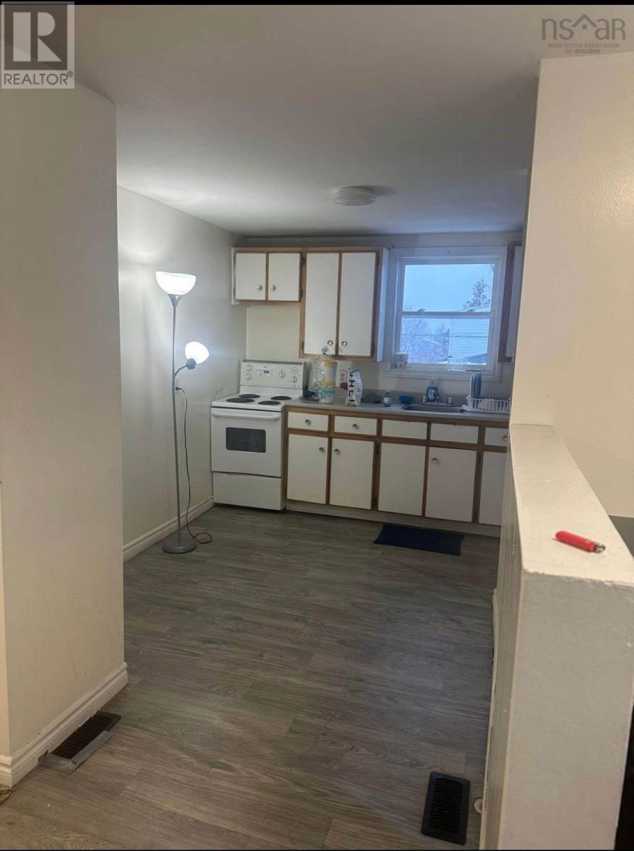 180 Bay Street Property Photo 4