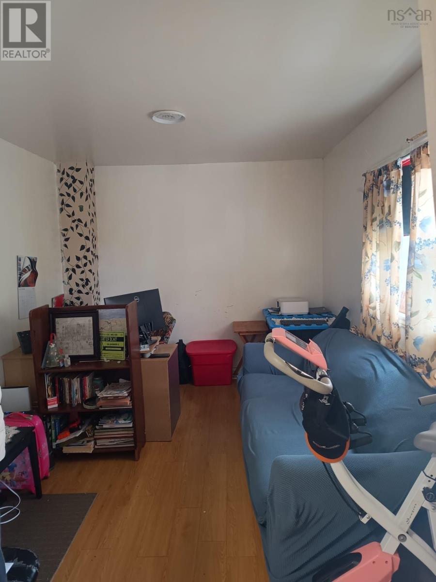 180 Bay Street Property Photo 7
