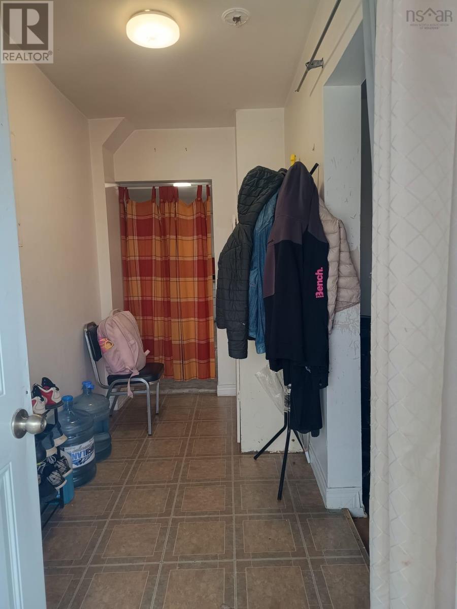 180 Bay Street Property Photo 8