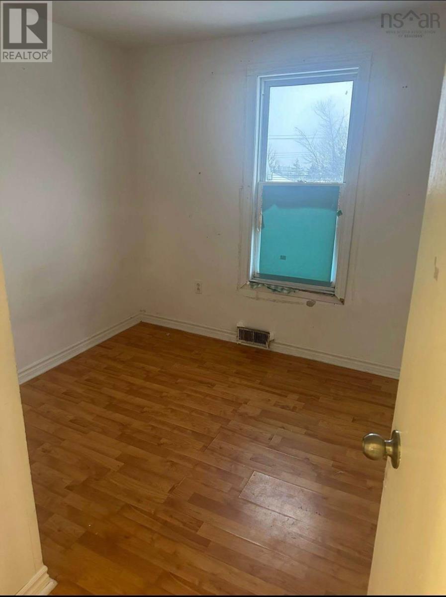180 Bay Street Property Photo 12
