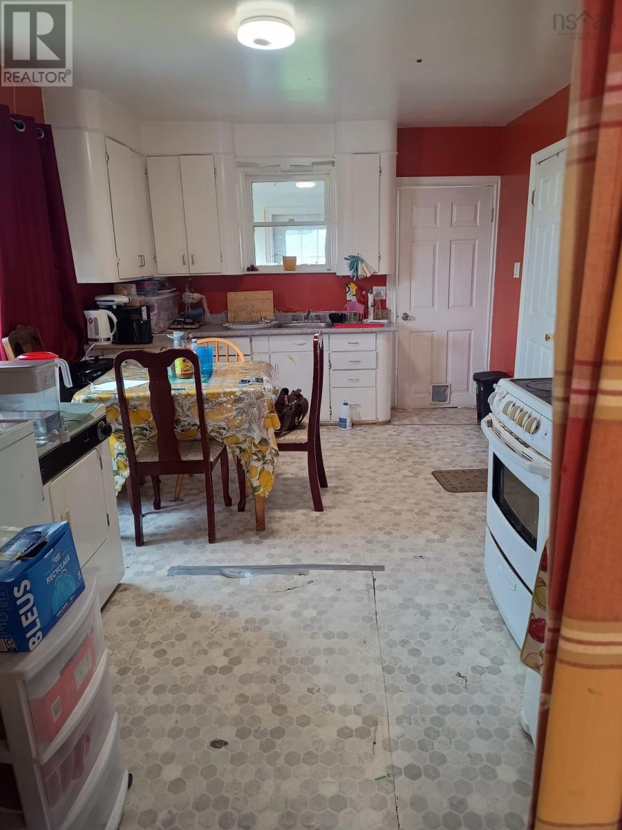 180 Bay Street Property Photo 15