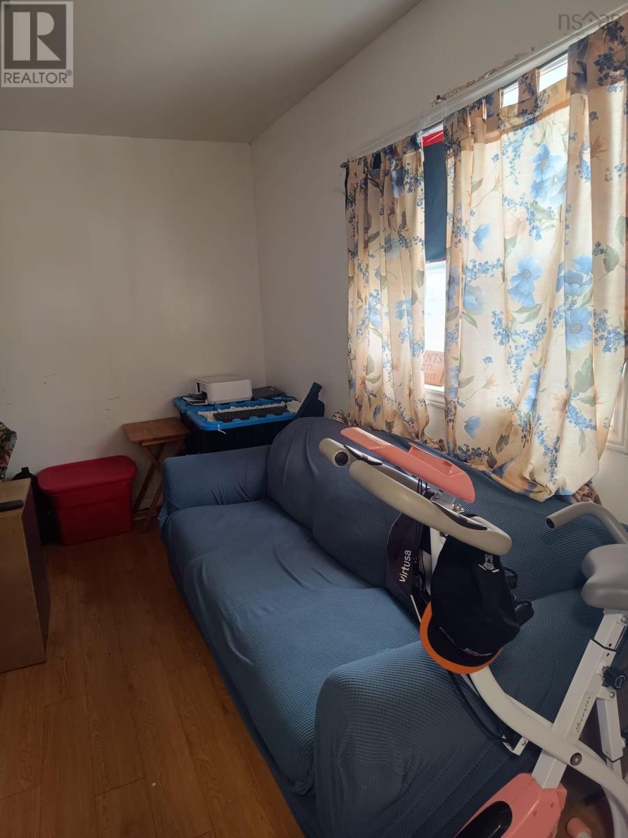180 Bay Street Property Photo 16