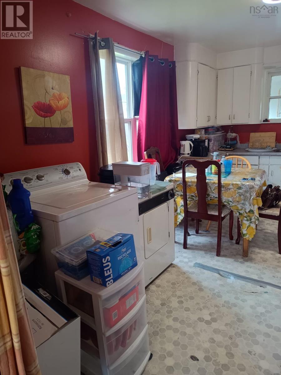 180 Bay Street Property Photo 19