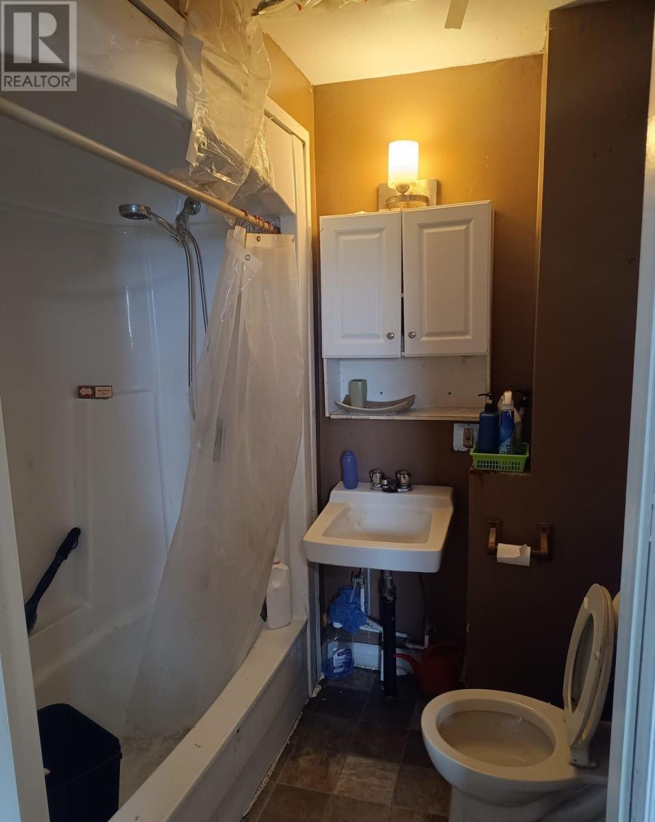 180 Bay Street Property Photo 20