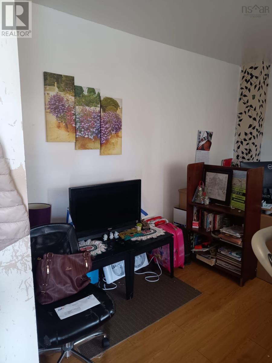 180 Bay Street Property Photo 21