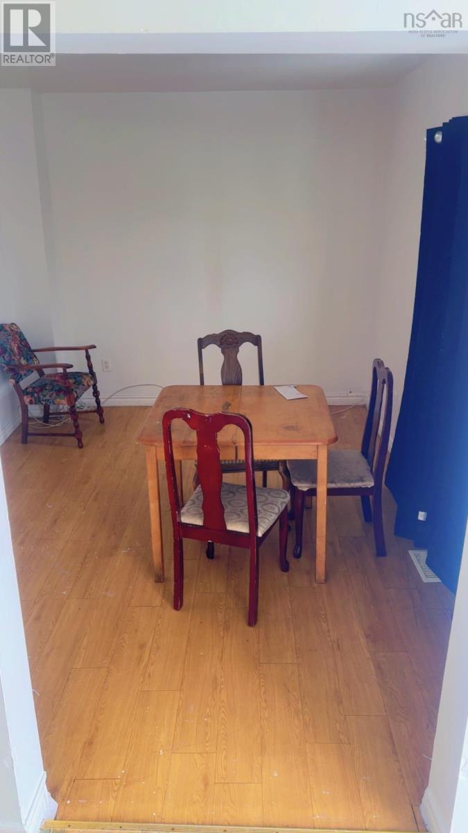 180 Bay Street Property Photo 22