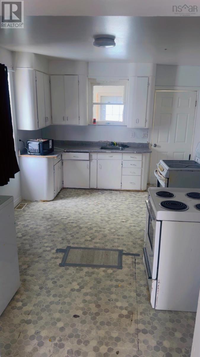 180 Bay Street Property Photo 24