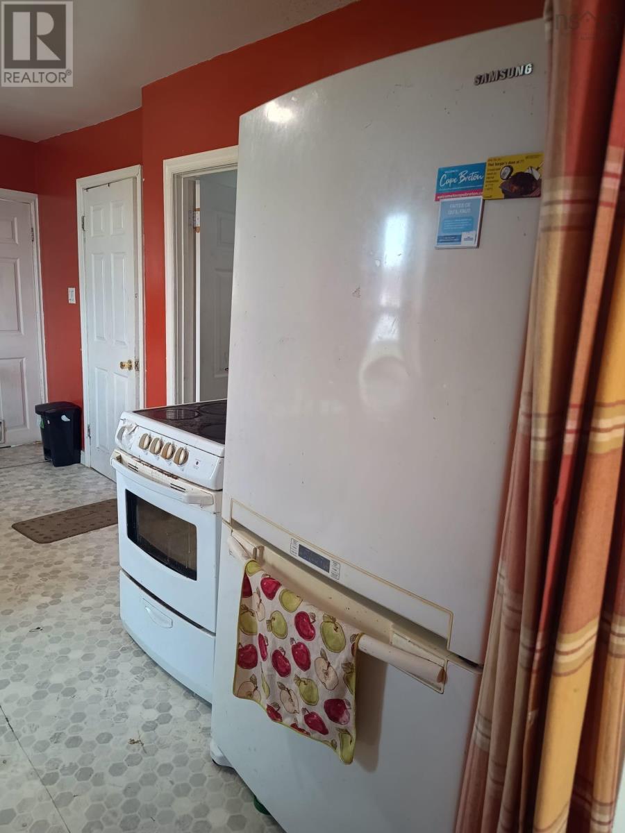 180 Bay Street Property Photo 25