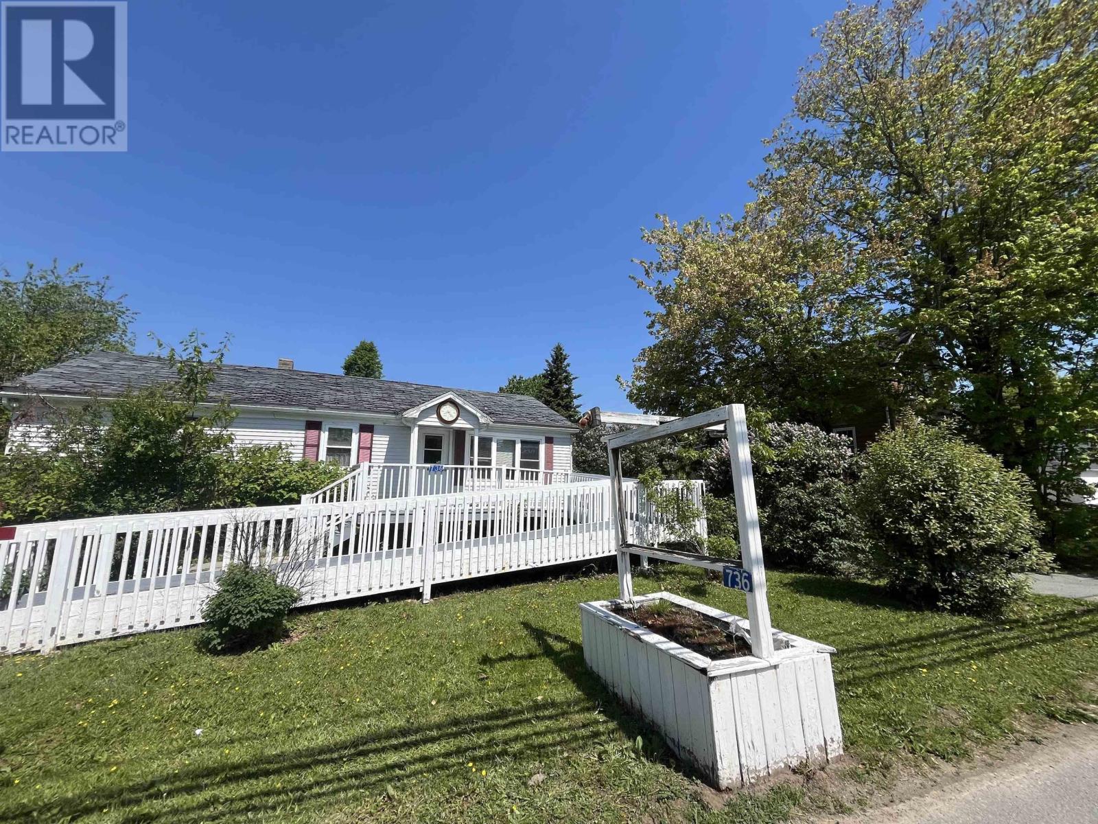 736 Highway 2 Property Photo 1
