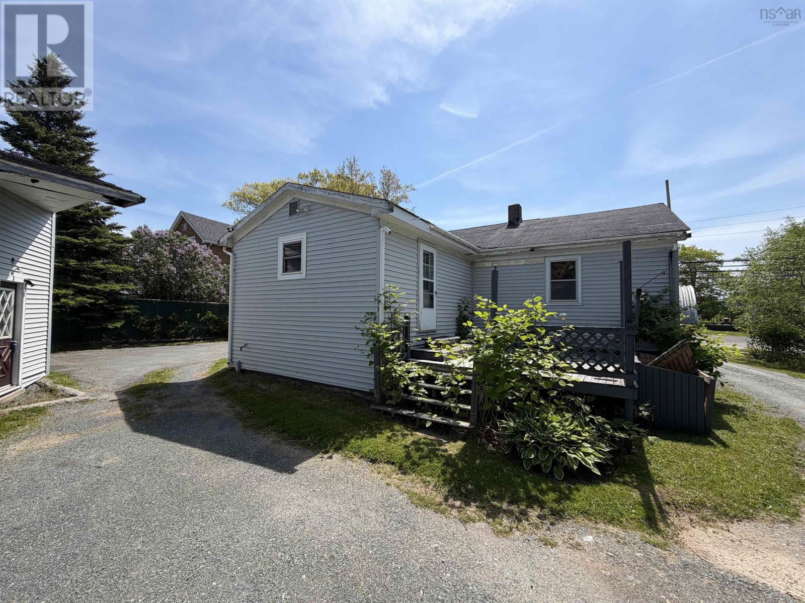 736 Highway 2 Property Photo 5