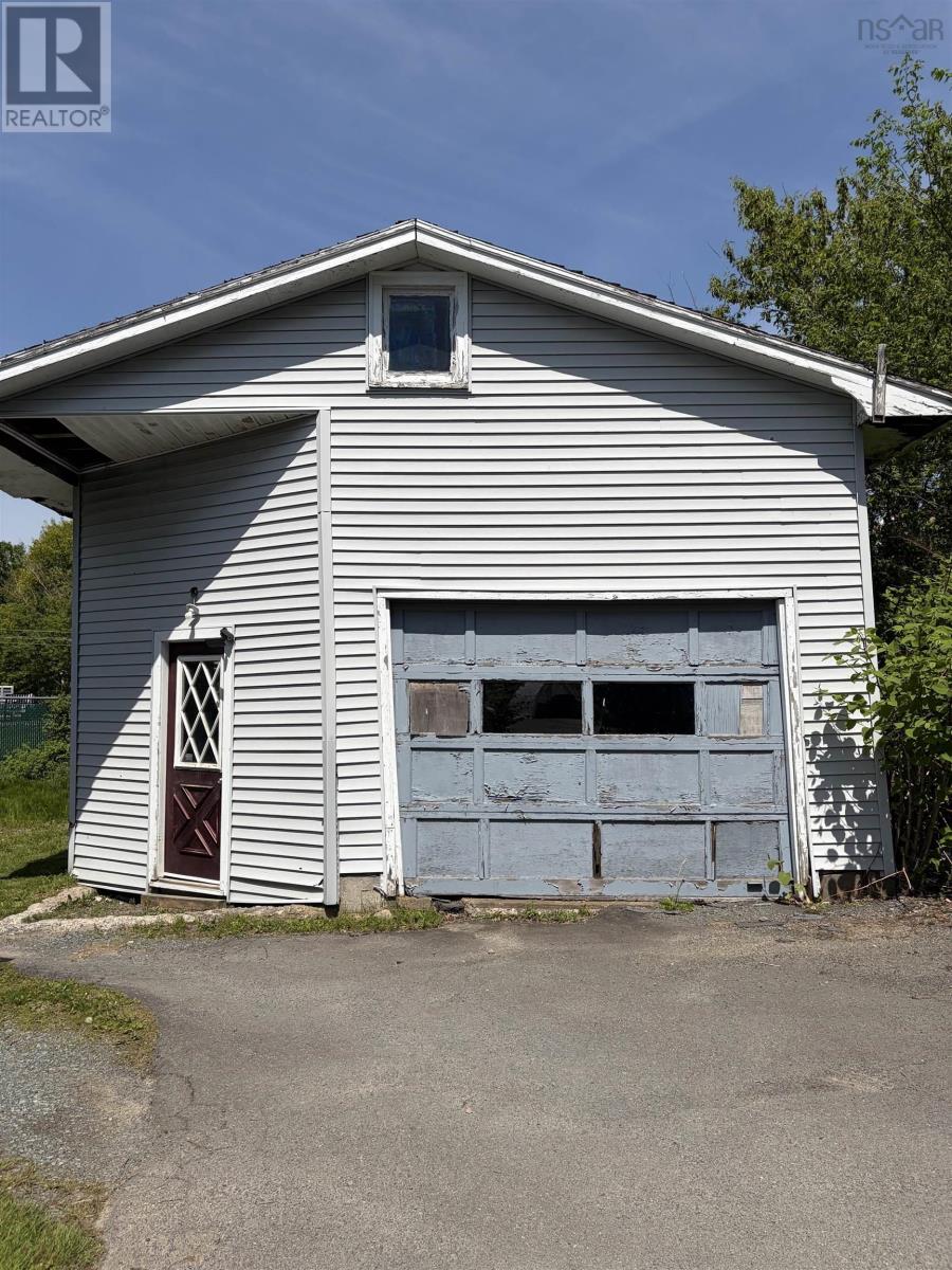 736 Highway 2 Property Photo 8