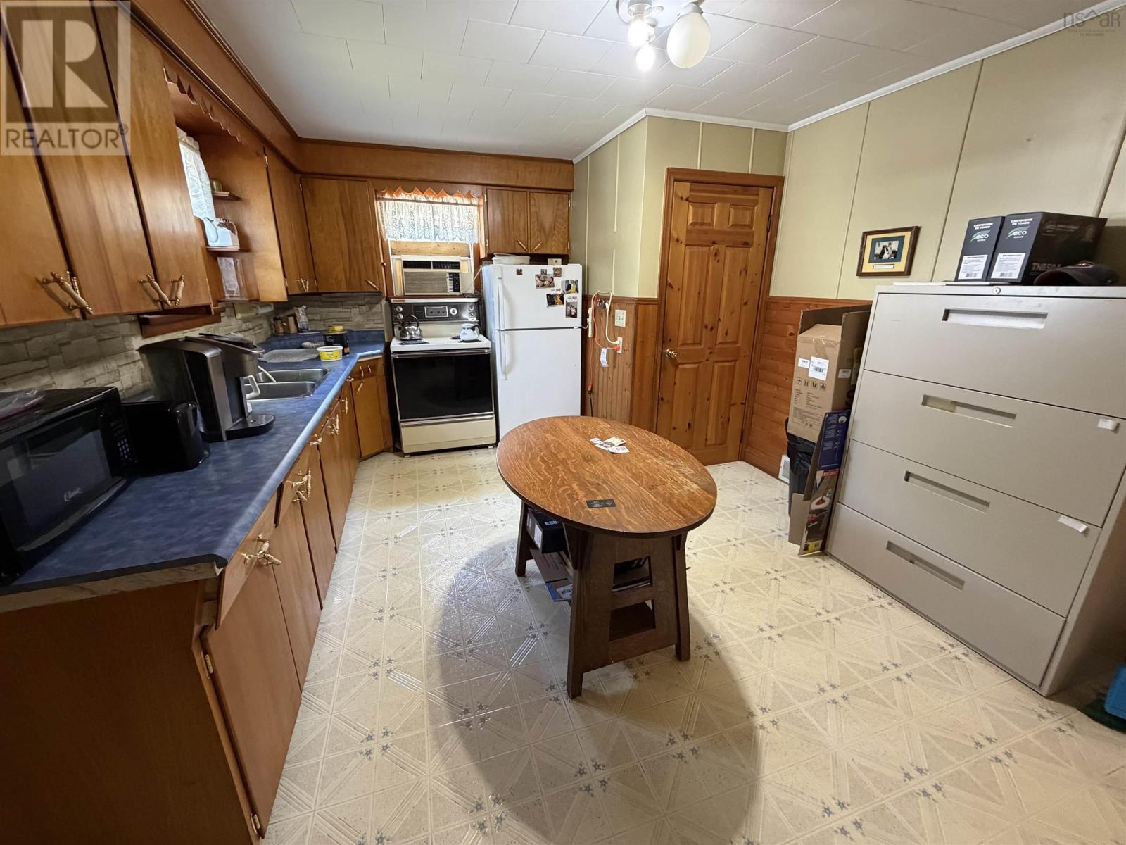 736 Highway 2 Property Photo 11