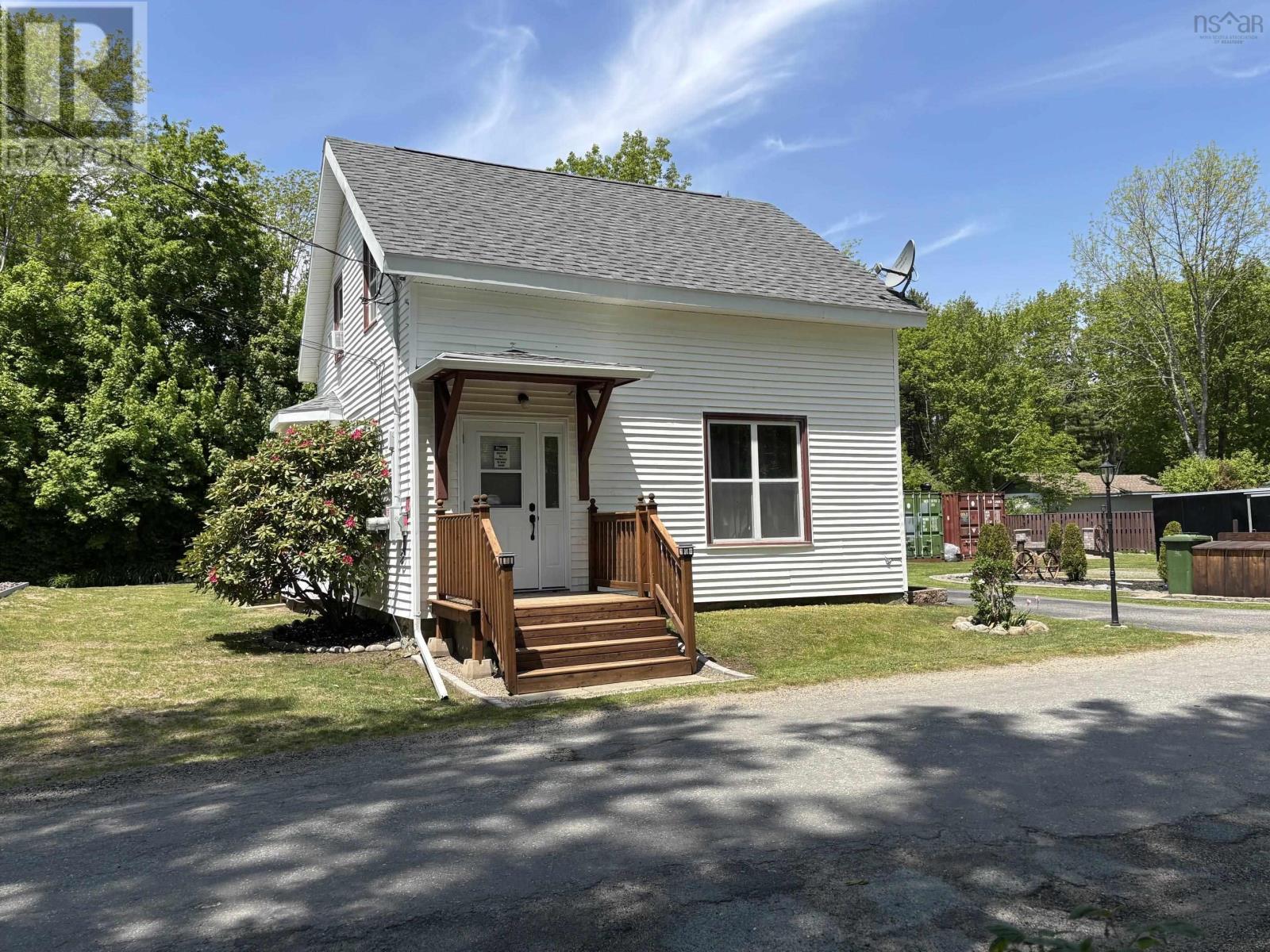 22 Forest Street Property Photo 8