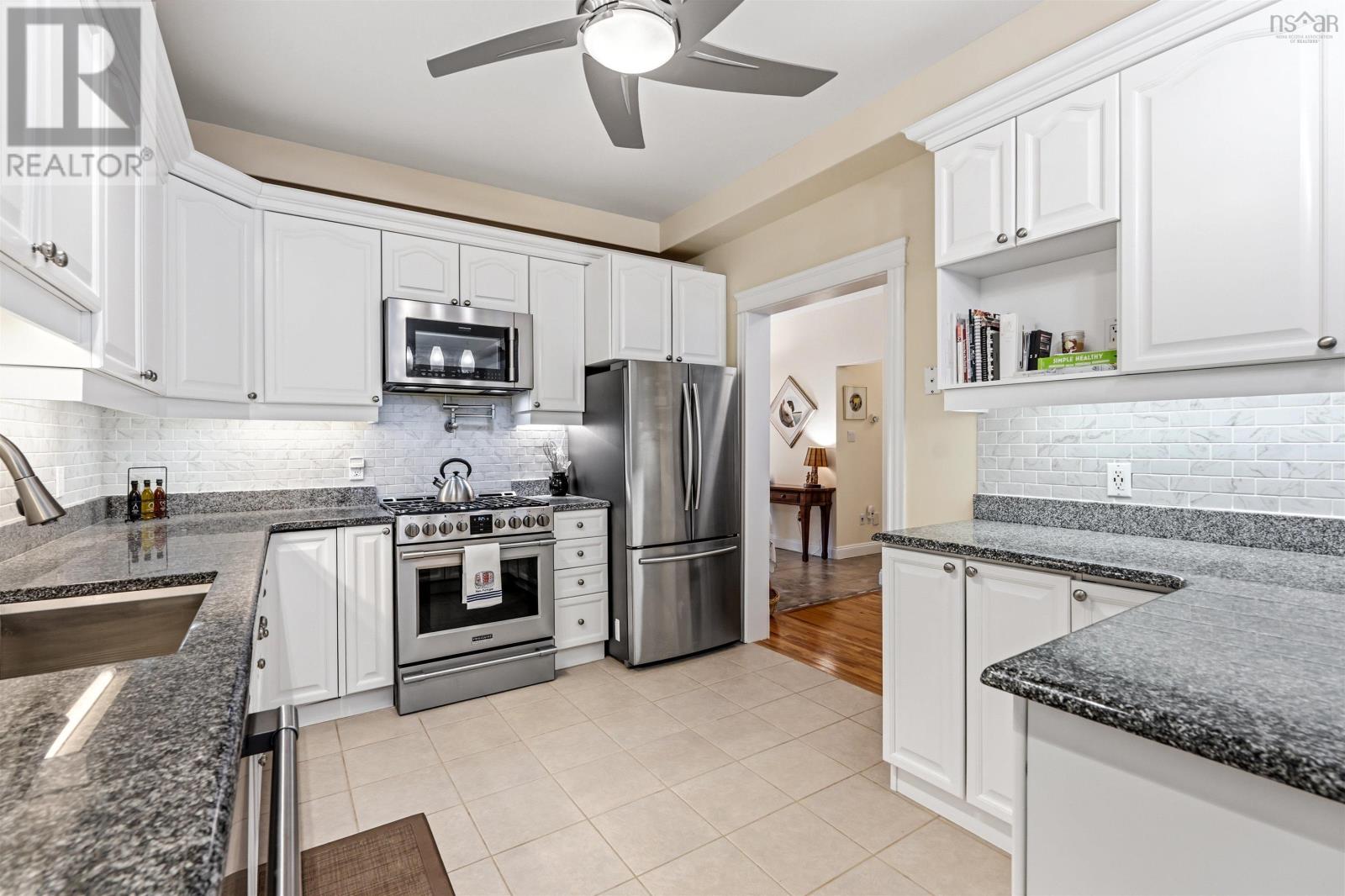 34 Greenside Lane Property Photo 7