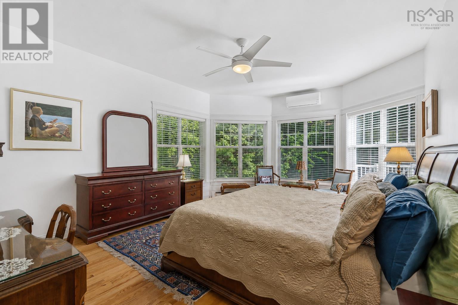 34 Greenside Lane Property Photo 19