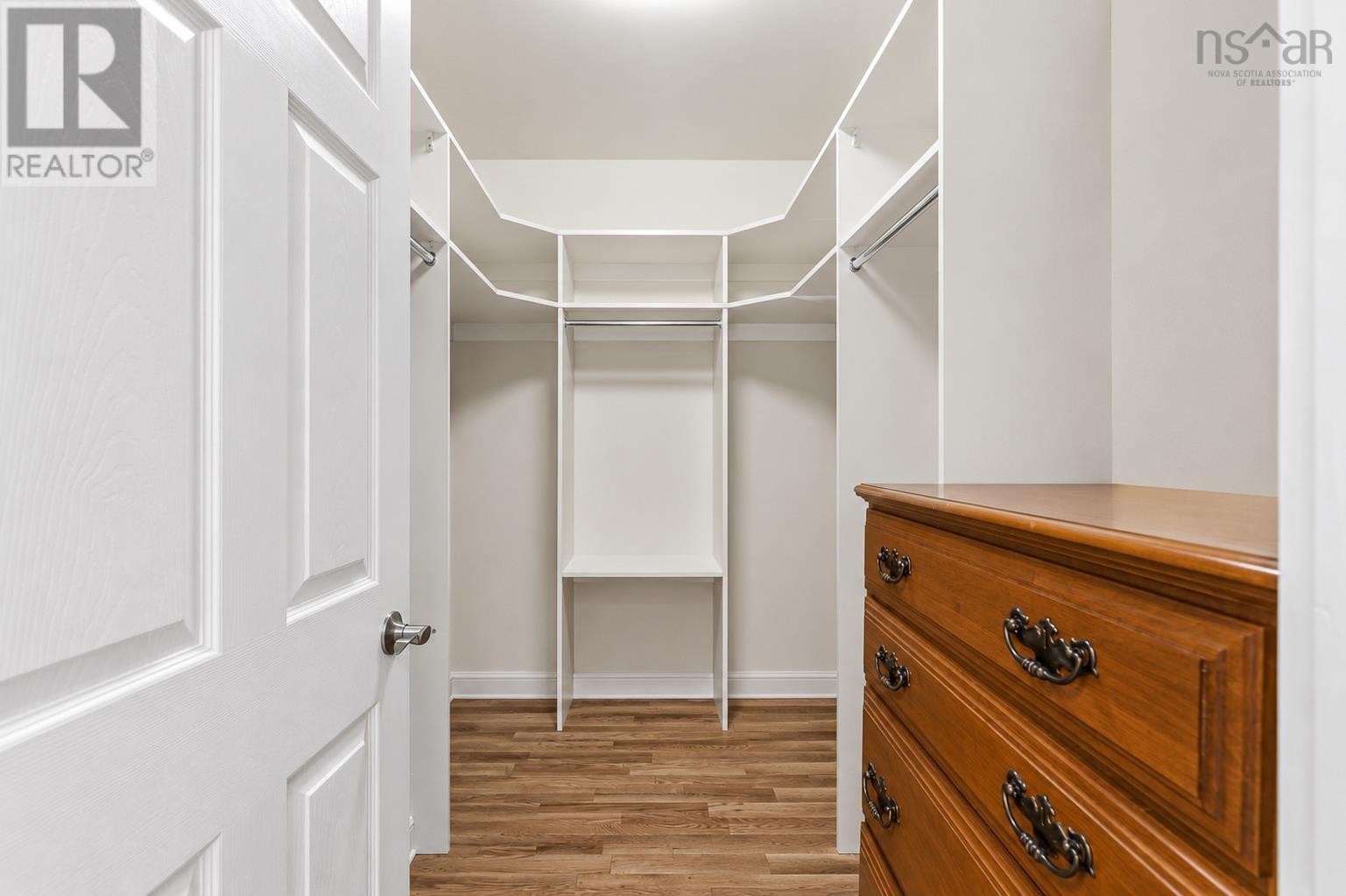 34 Greenside Lane Property Photo 24