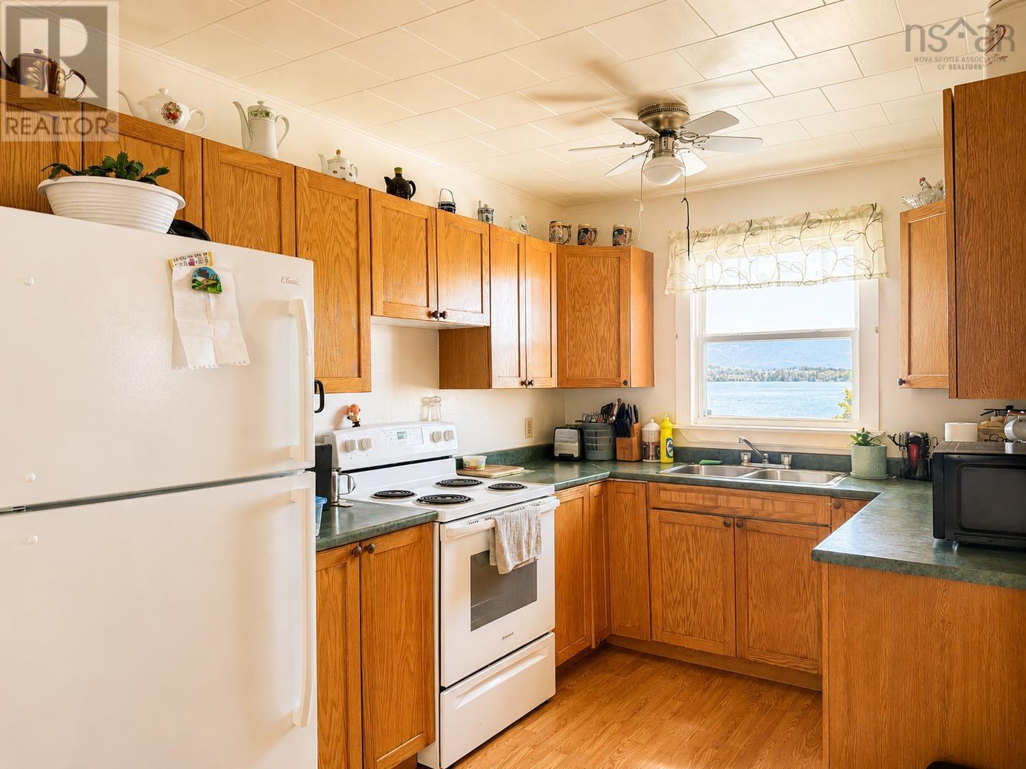 659 White Point Road Property Photo 8