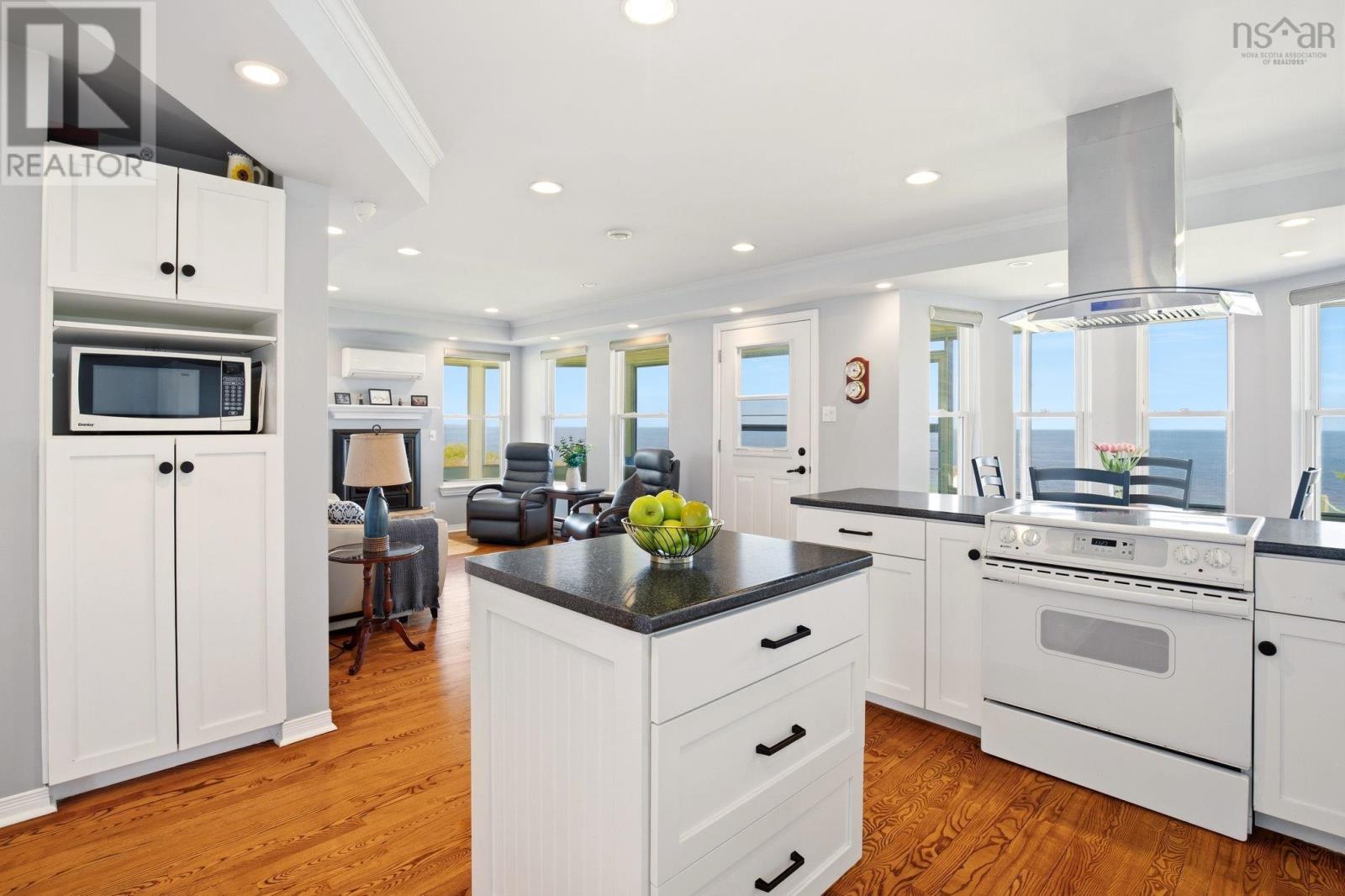 889 Blue Sea Road Property Photo 10