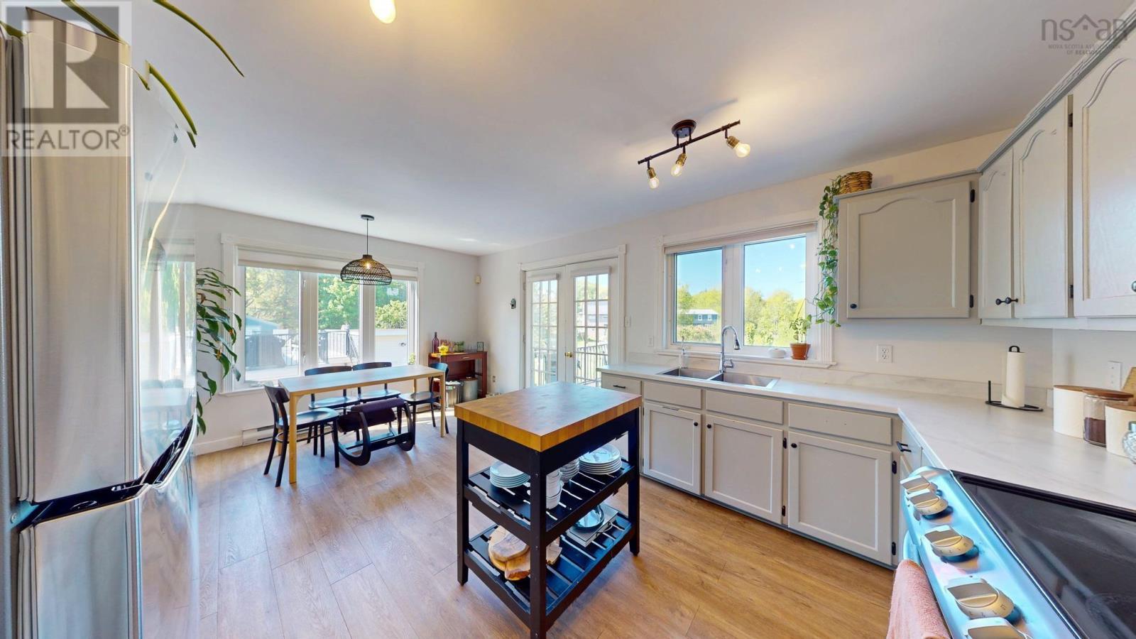 8 Iona Road Property Photo 13