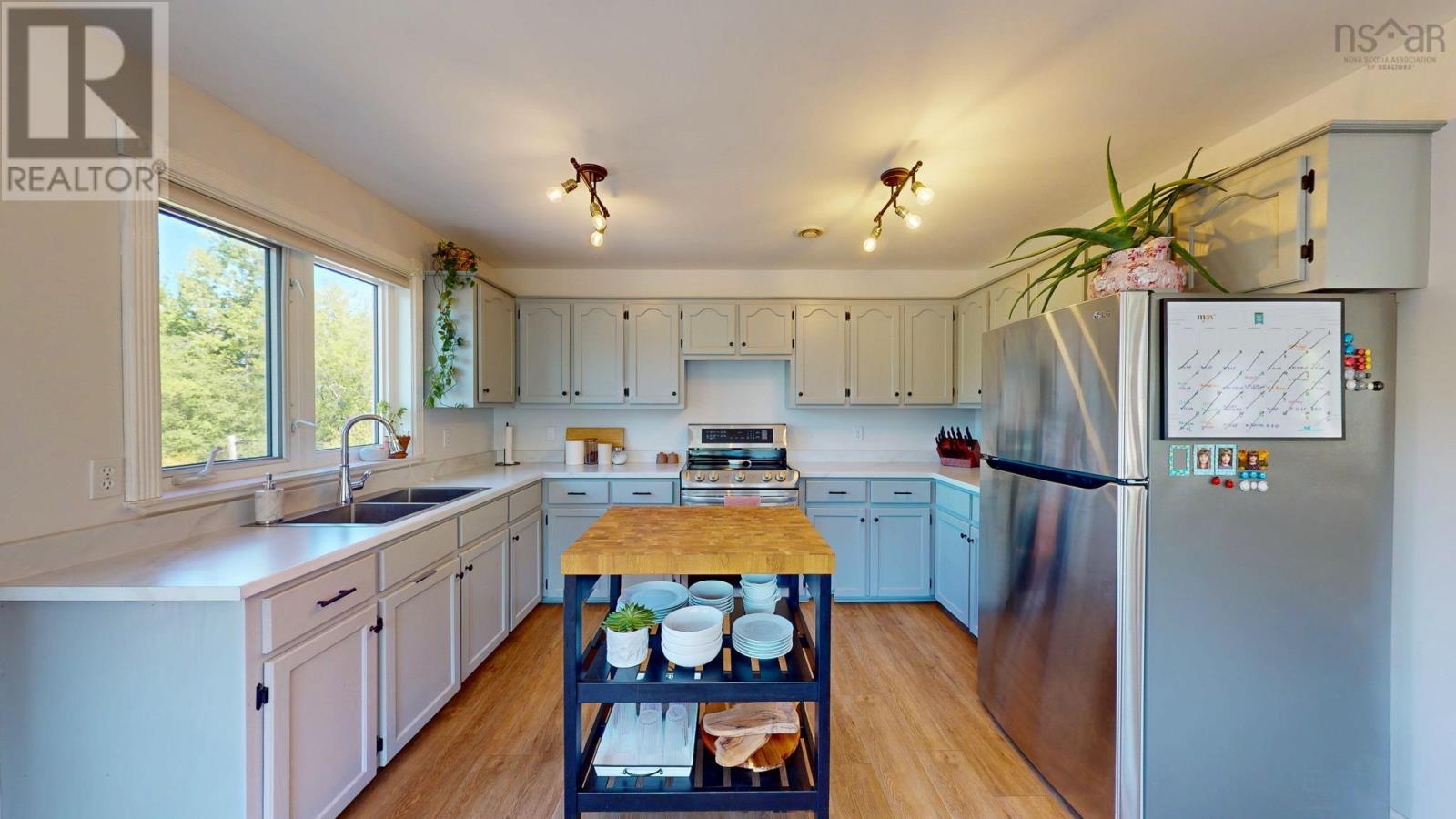 8 Iona Road Property Photo 14
