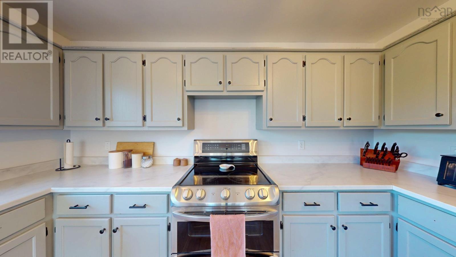 8 Iona Road Property Photo 17
