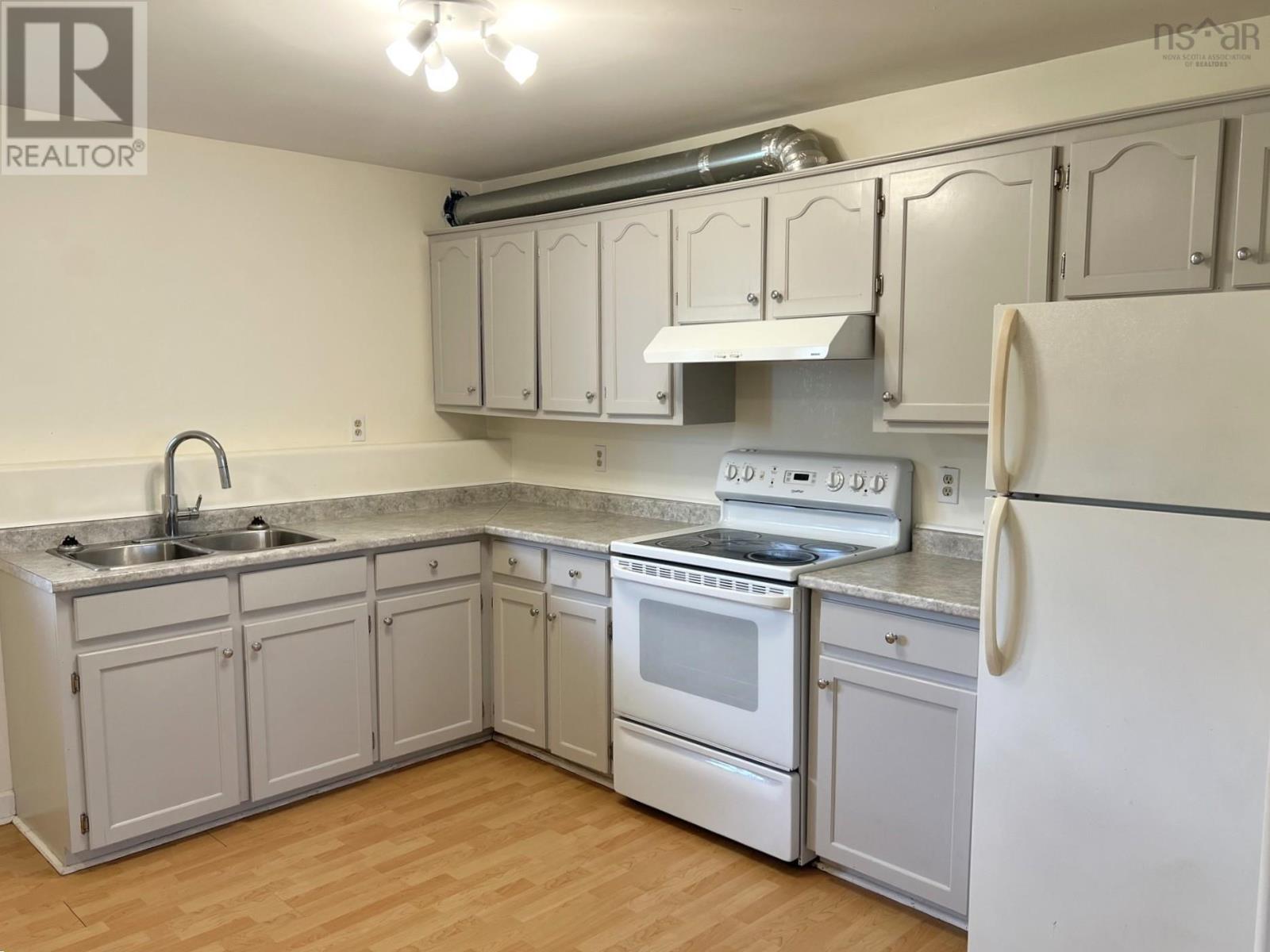 8 Iona Road Property Photo 31