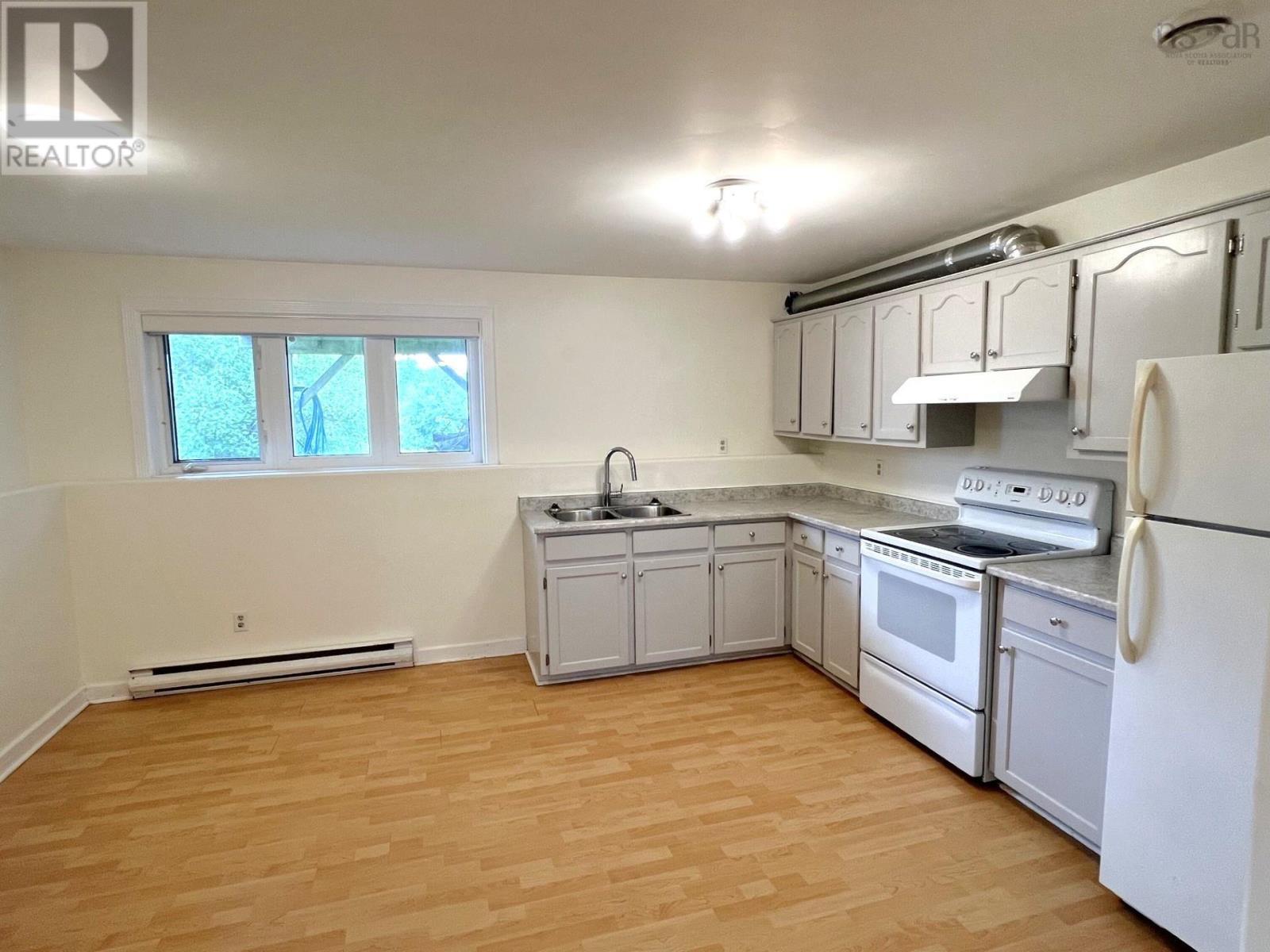 8 Iona Road Property Photo 32