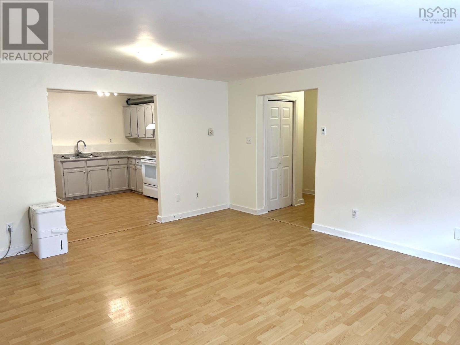 8 Iona Road Property Photo 33