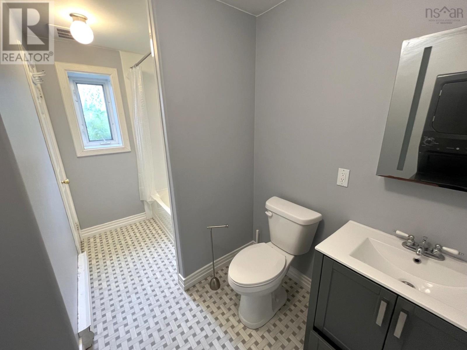 8 Iona Road Property Photo 36