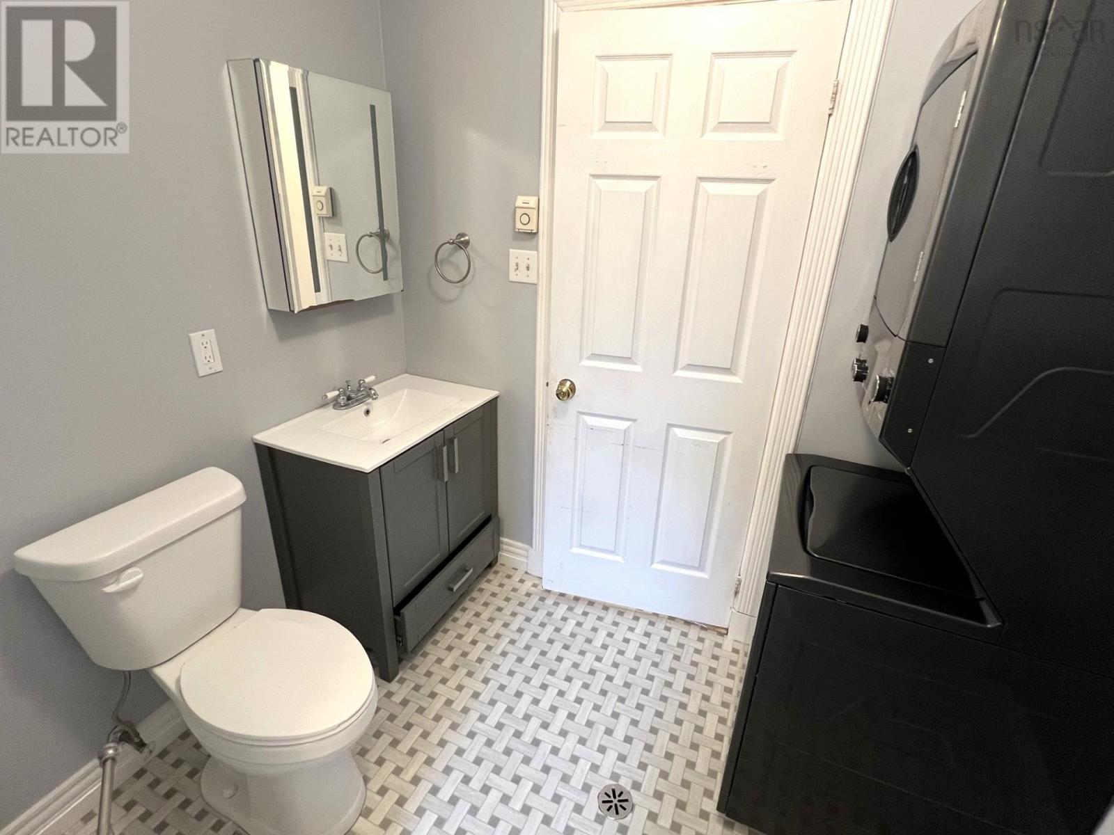 8 Iona Road Property Photo 37