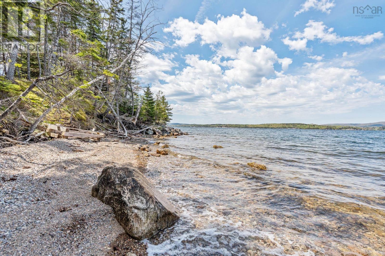 9286 Kempt Head Road Property Photo 10