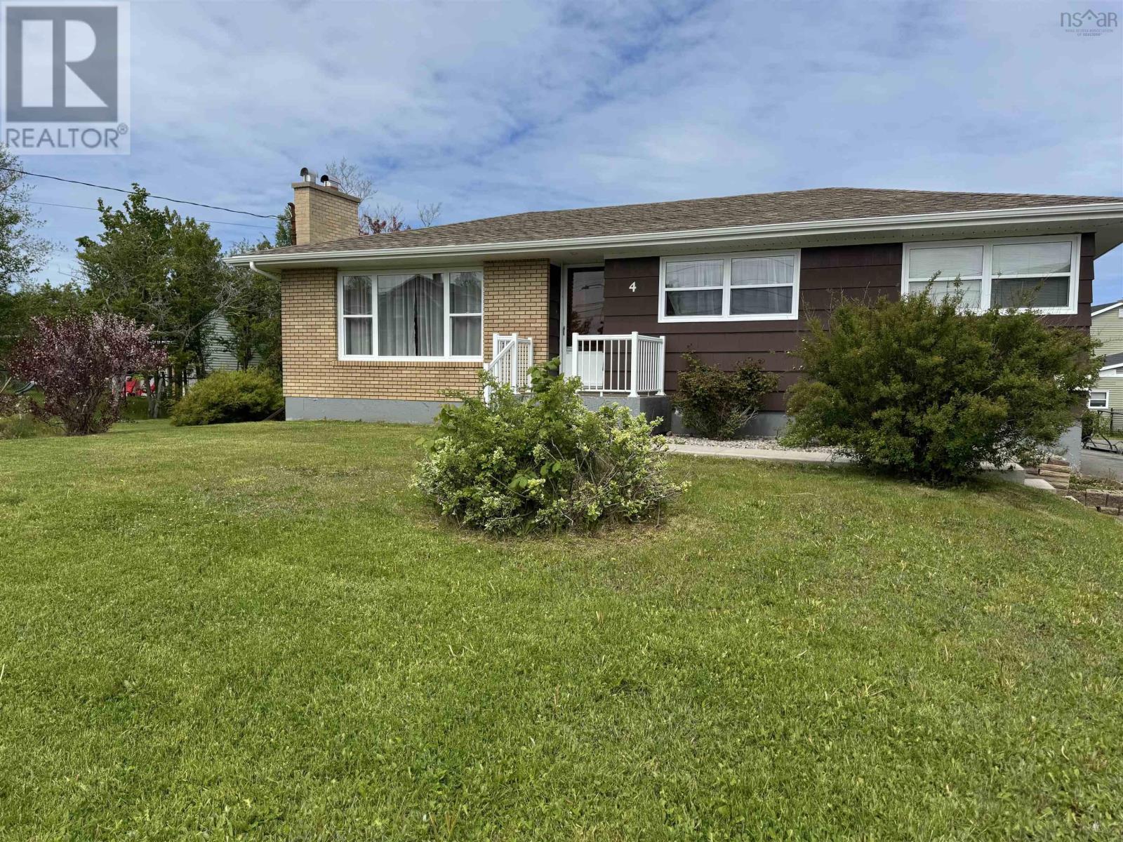 4 MacAulay Avenue