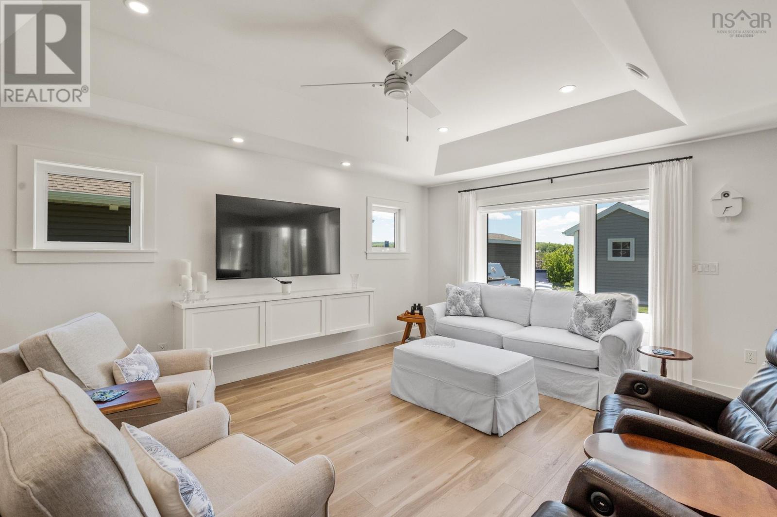 55 Community Way Property Photo 8