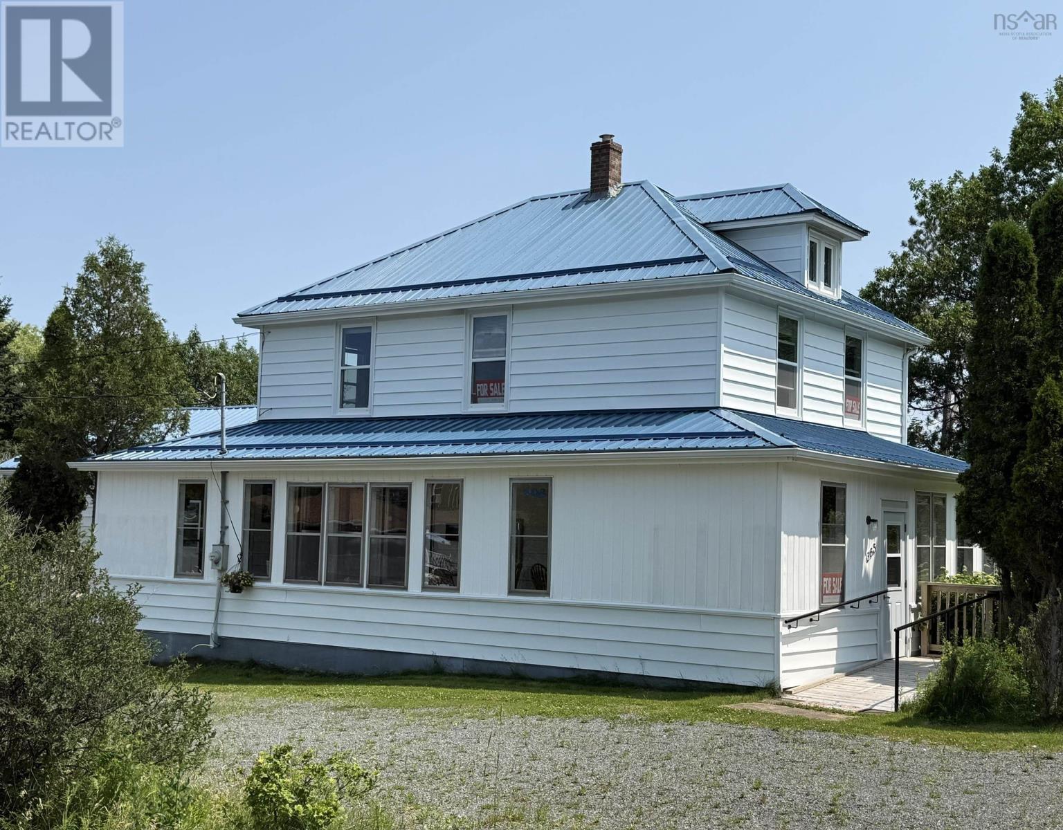 365 Main Street Property Photo 28