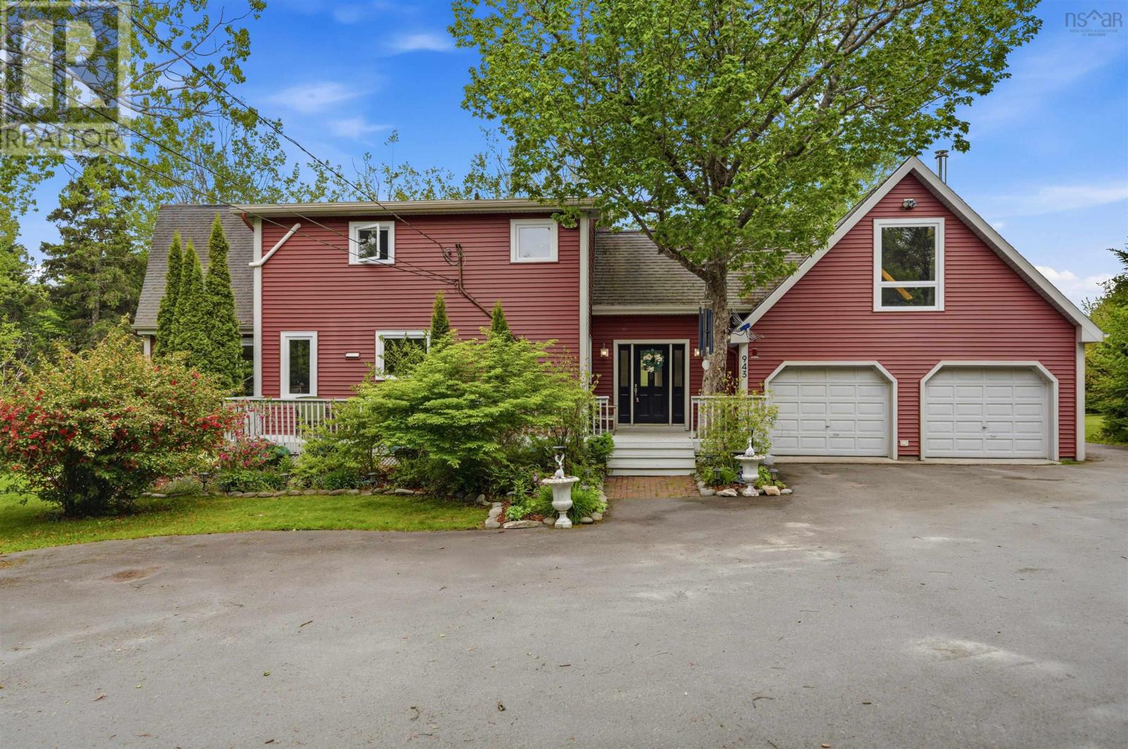 943 West Porters Lake Road Property Photo 1