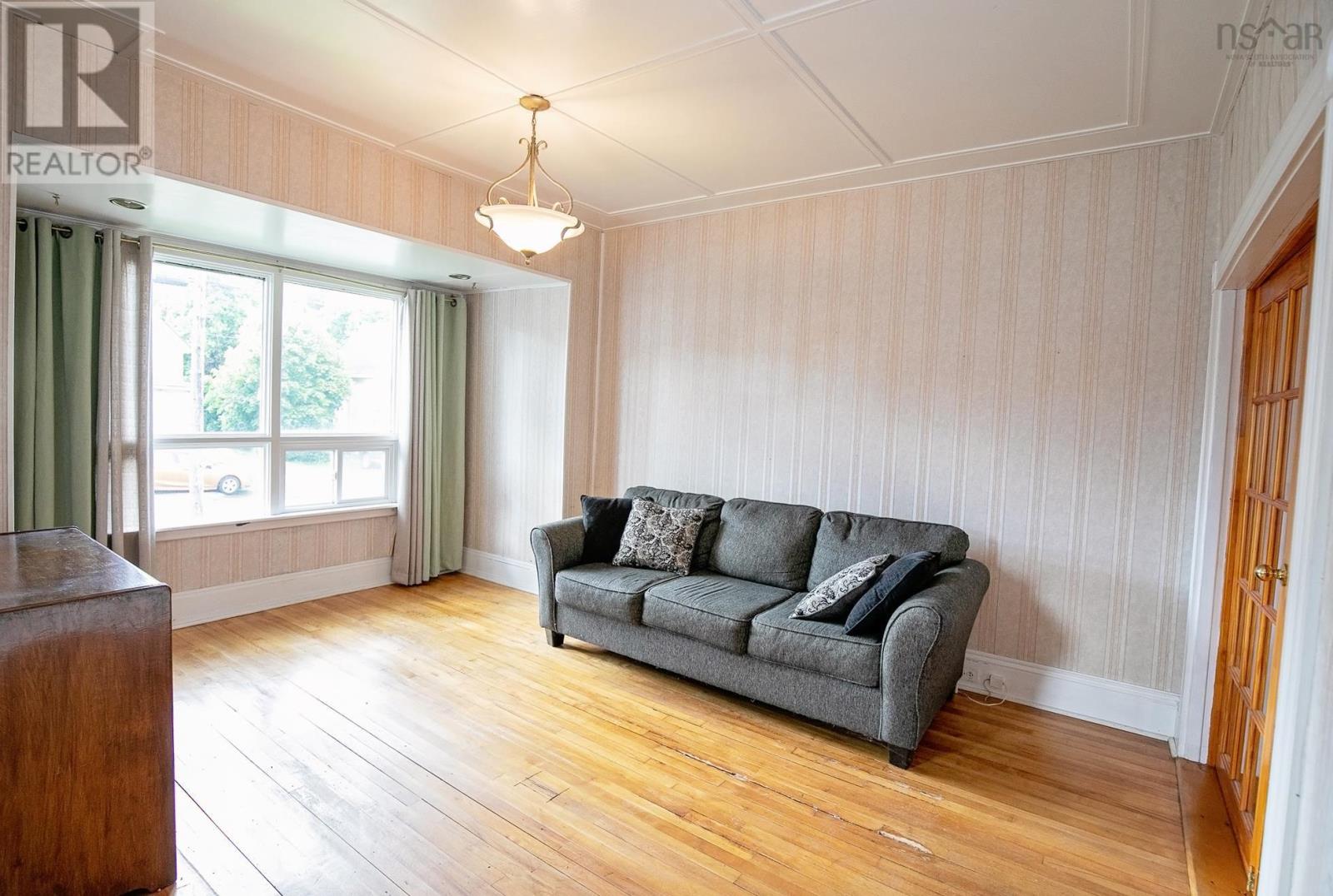 14 Clifford Street Property Photo 9
