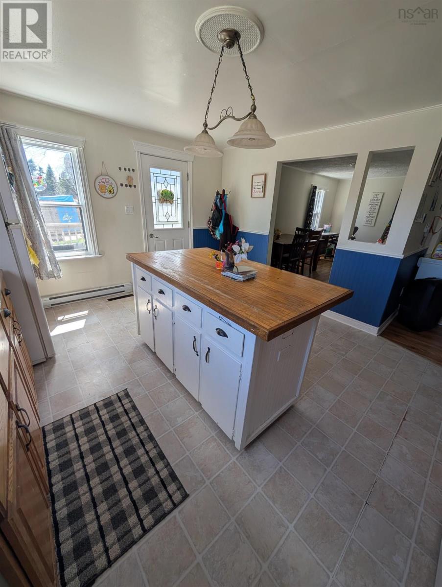 8628 Highway 7 Highway E Property Photo 15