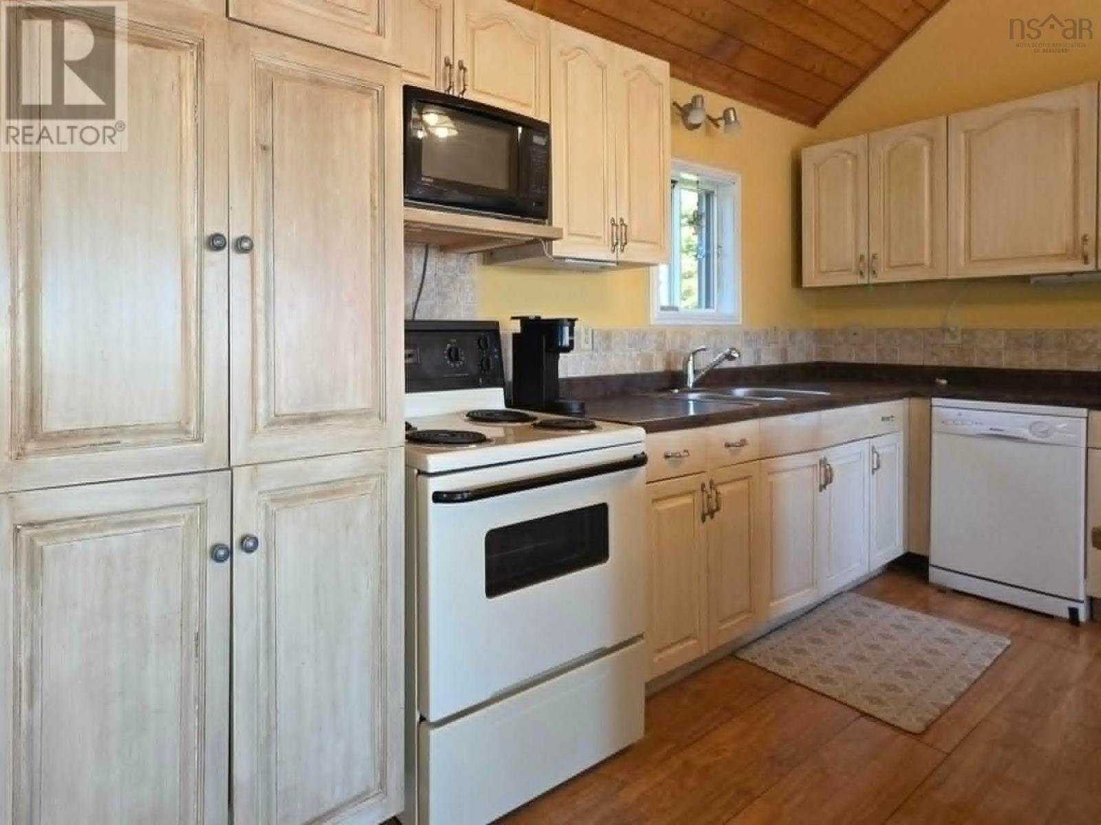 251 Bayview Drive Property Photo 31
