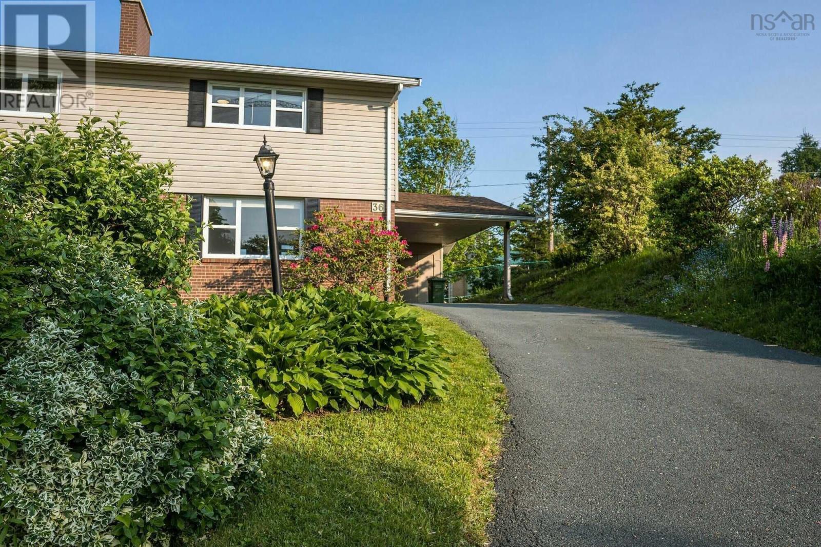 36 Simcoe Place Property Photo 1