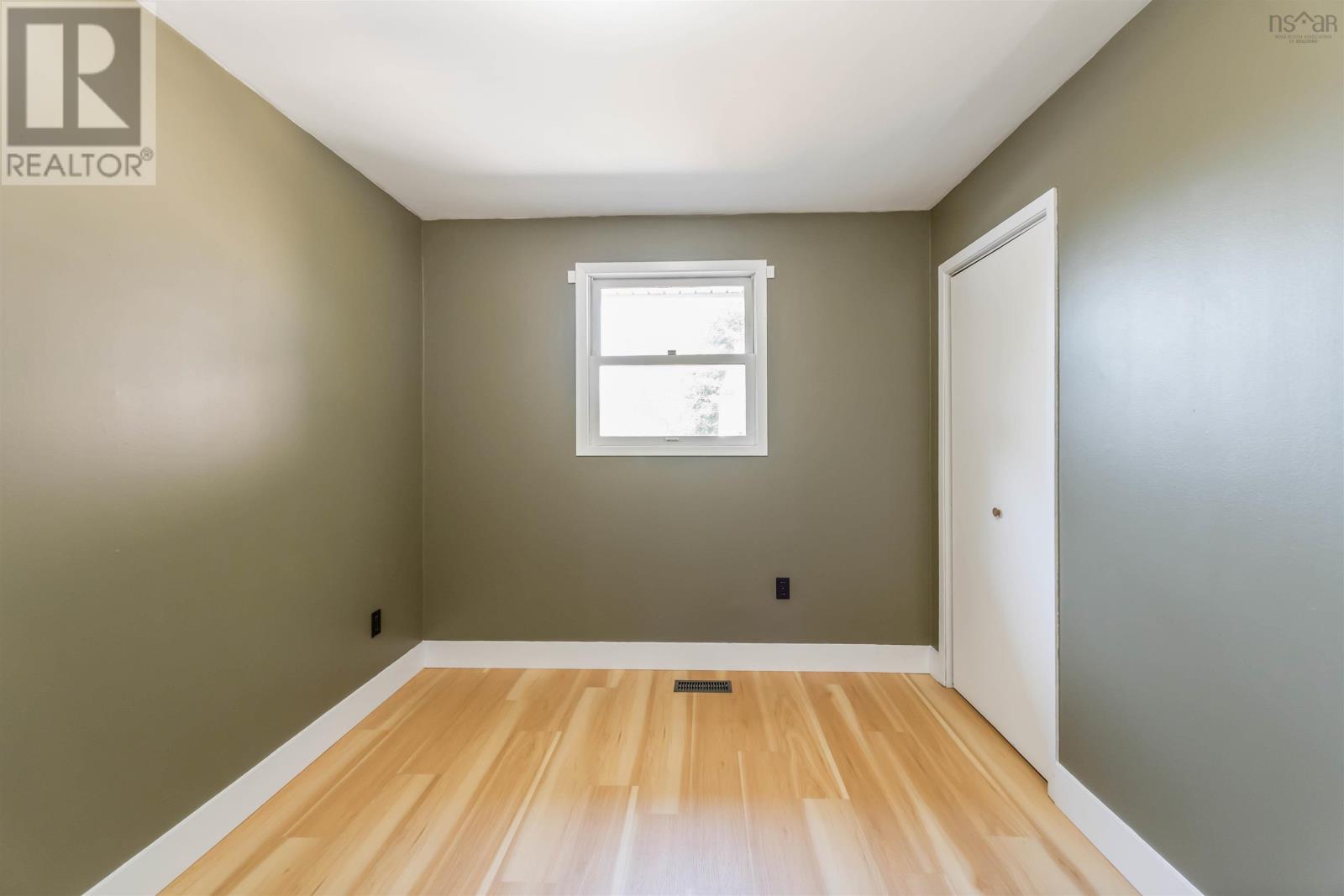 265 Black Hole Property Photo 11