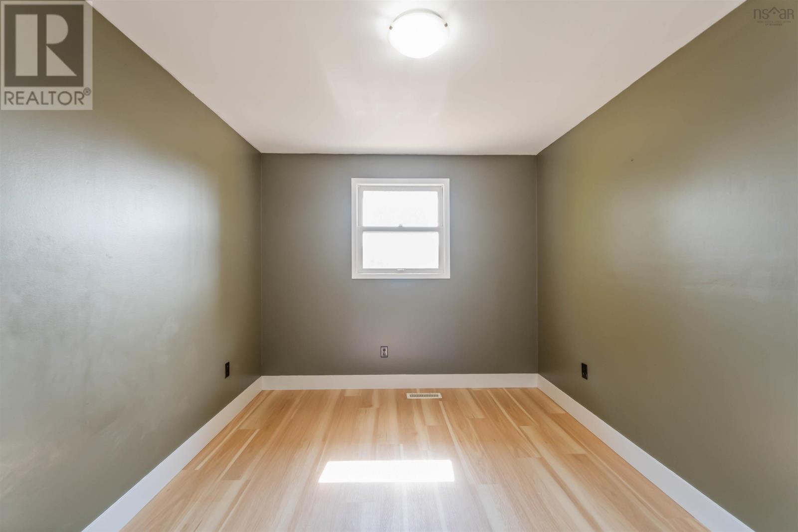 265 Black Hole Property Photo 13