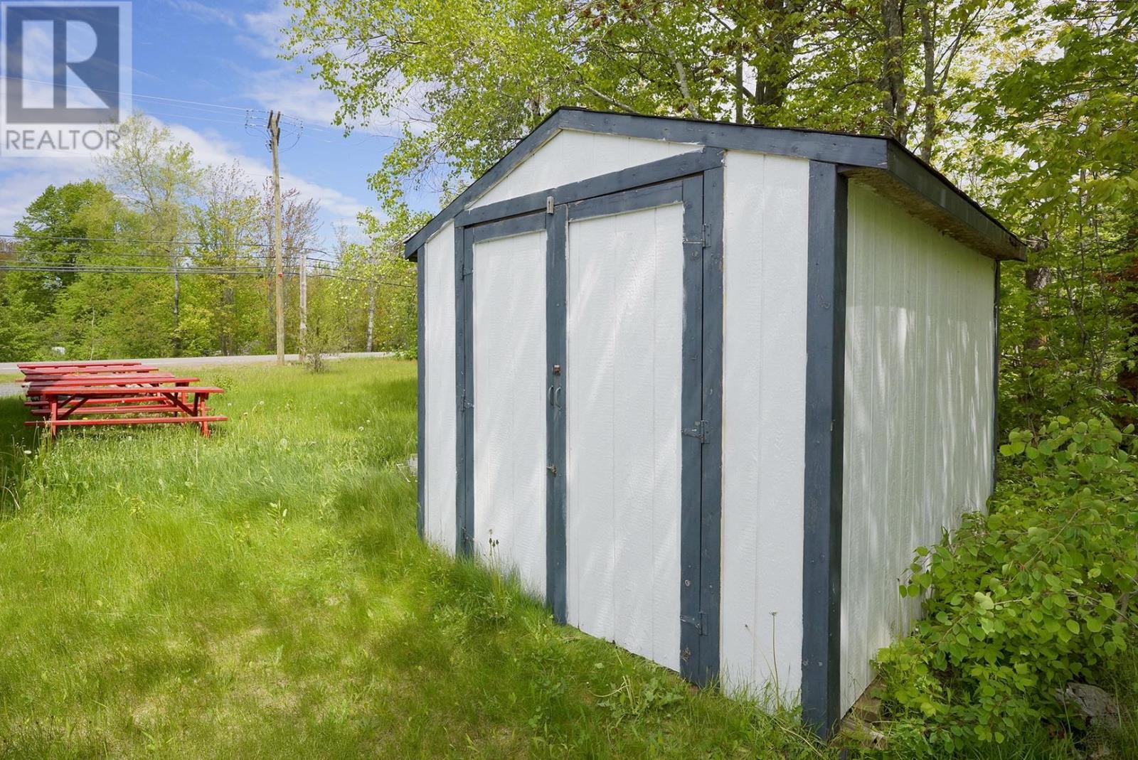 9571 Normans Road Property Photo 6